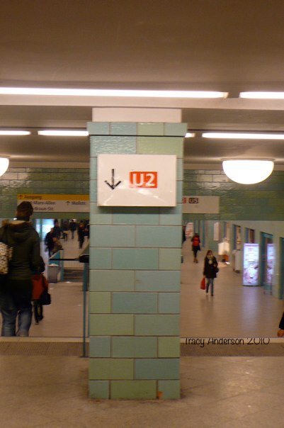 U2 This Way - U2 Bahn in Berlin