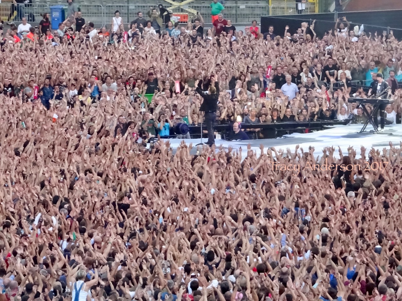 Raise Your Hands U2 Brussels August 1 2017
