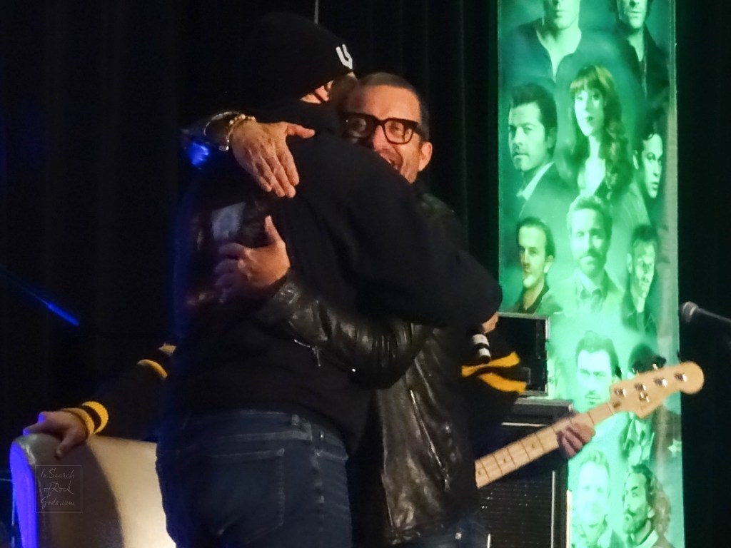 Mark Pellegrino Alex Calvert and Rob Benedict Hug Supernatural Convention Vancouver Oct 2022 Mark Pellegrino Alex Calvert and Rob Benedict Hug Supernatural Convention Vancouver Oct 2022