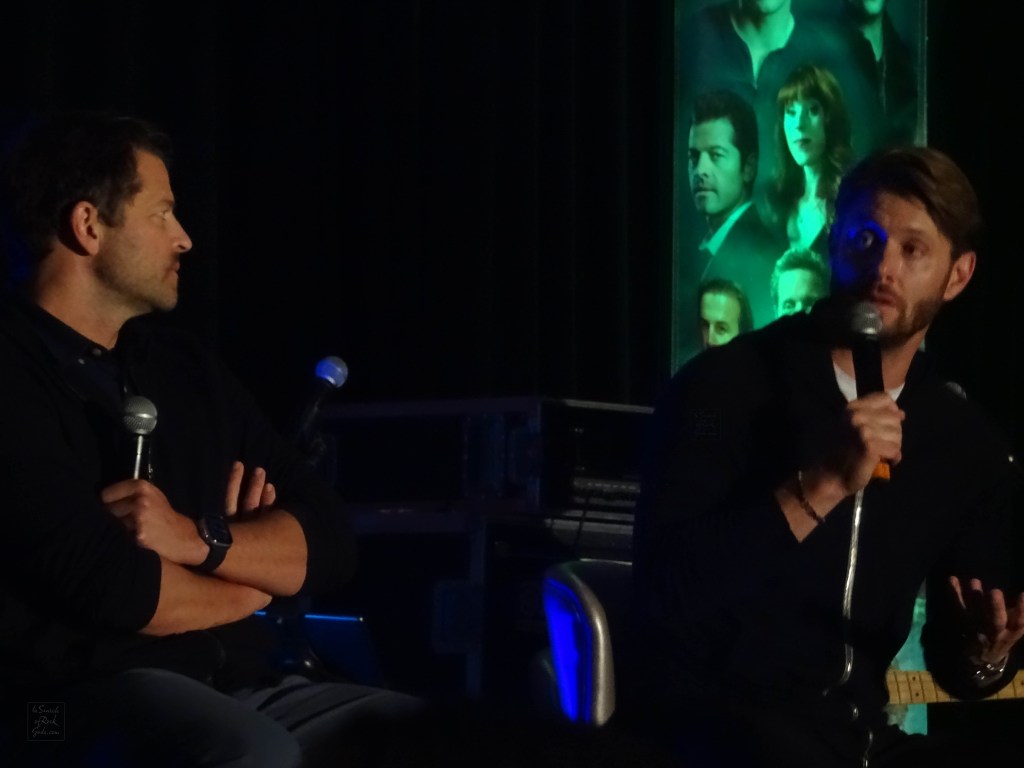 Jensen Ackles and Misha Collins Green Banner Supernatural Convention Vancouver Oct 2022 Jensen Ackles and Misha Collins Green Banner Supernatural Convention Vancouver Oct 2022
