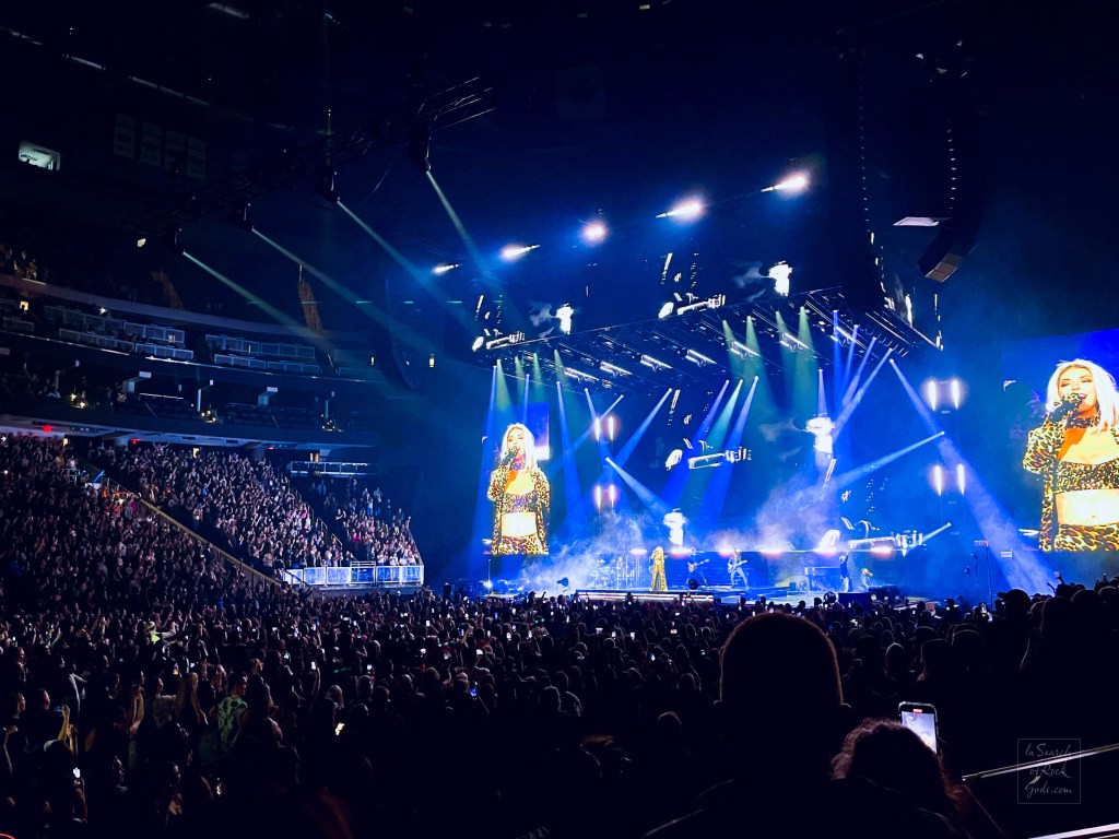 Shania Twain Man I Feel Like a Woman Stage The Queen of Me Tour Roger's Place Edmonton May 6, 2023