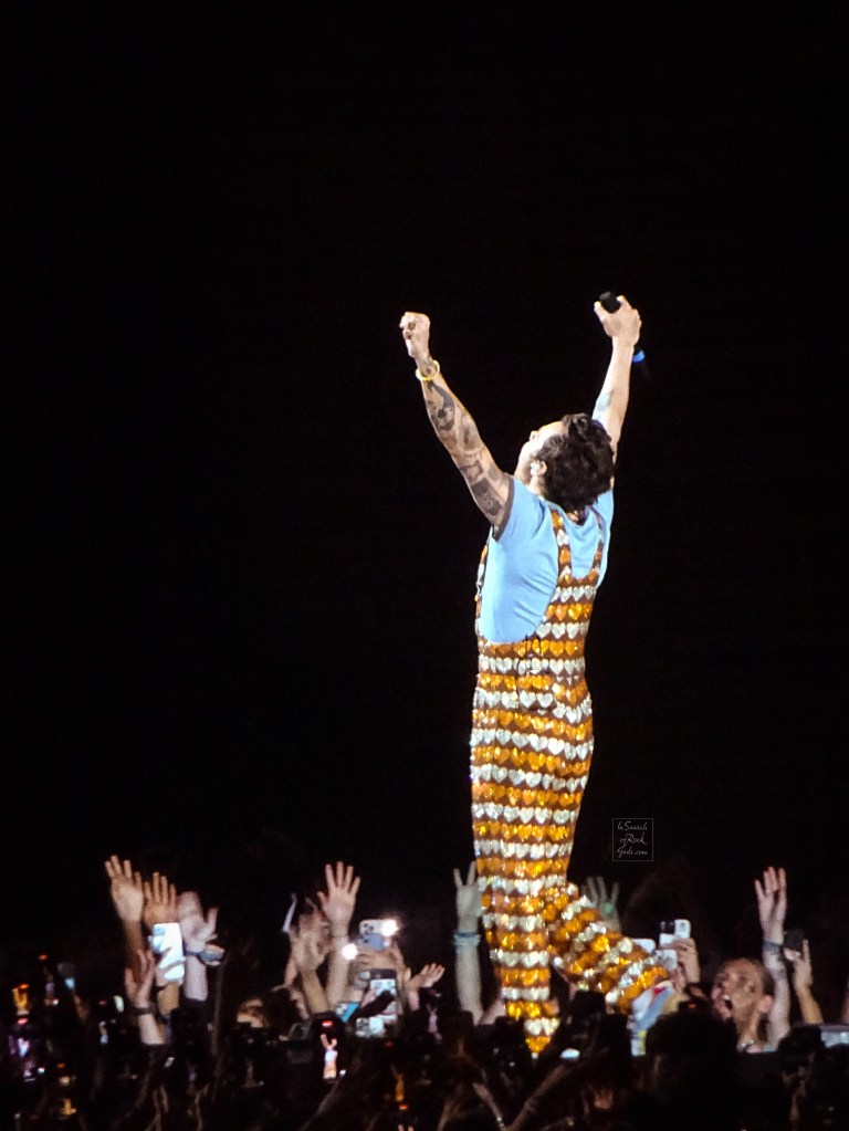 Harry Styles Love on Tour Wembley 2 June 14, 2023 Yay, Facing Back