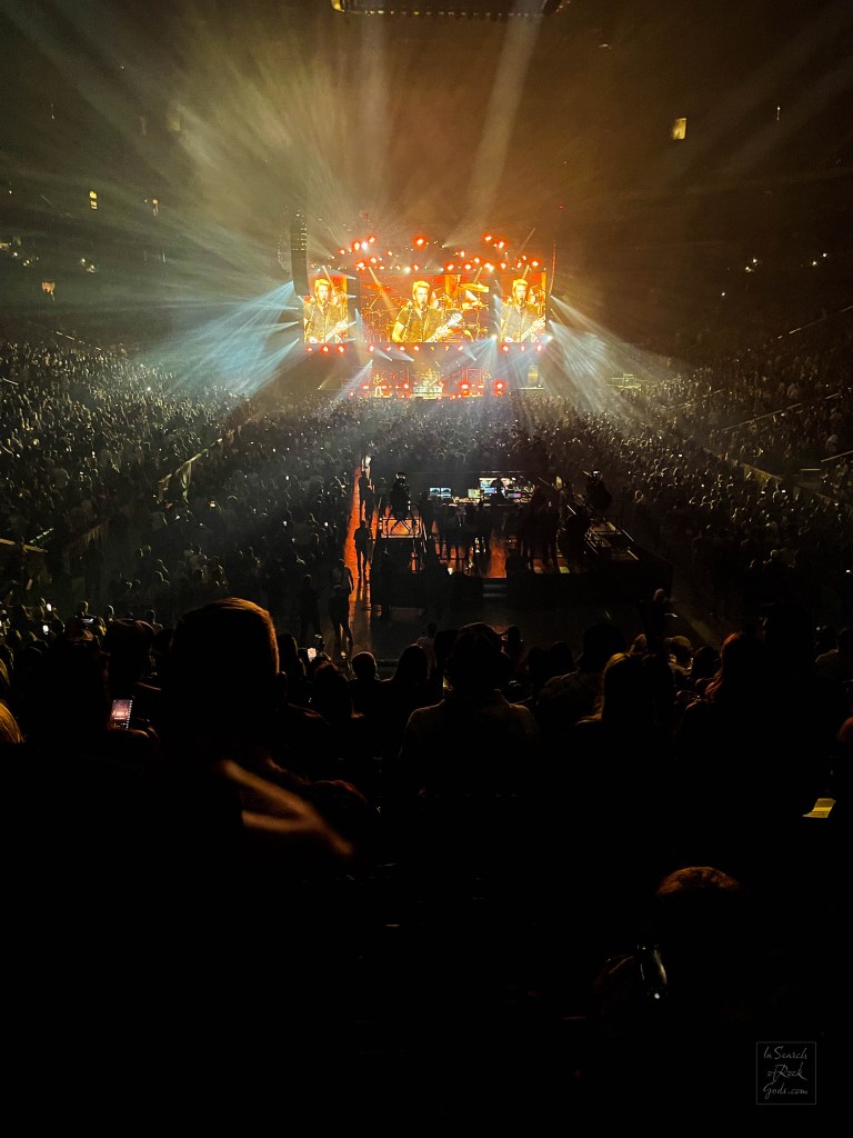 Nickelback Roger's Place Edmonton June 24, 2023 - Audience gold light
