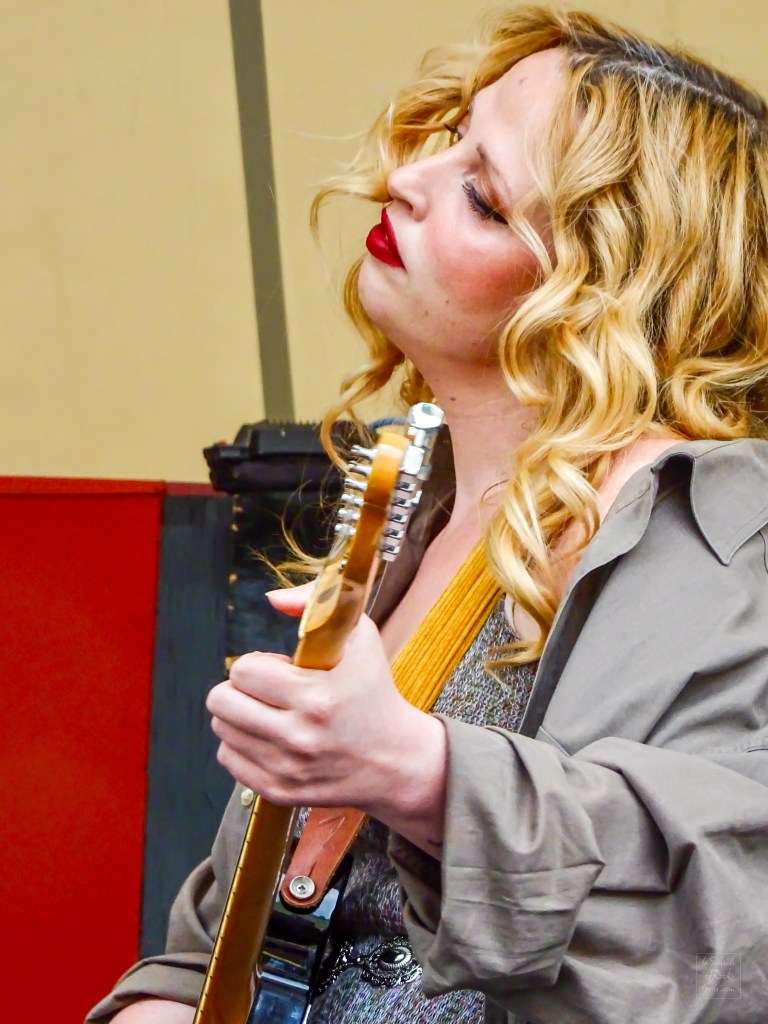 Elizabeth Moen at Edmonton Folk Fest 2025